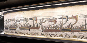 La tapisserie de Bayeux telle qu'elle est actuellement présentée © Musée de Bayeux