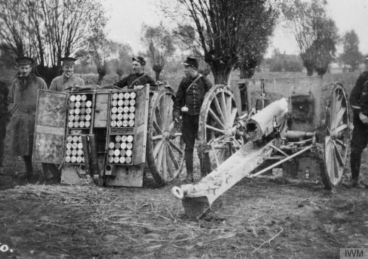 Canon de 75 avec son caisson d'obus
