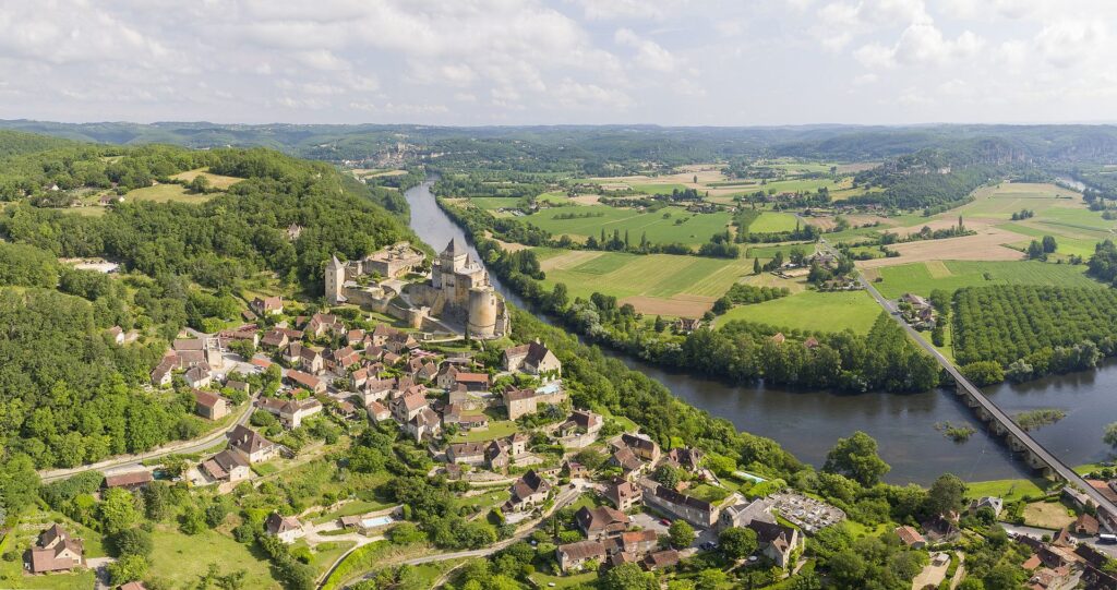 Vue aérienne du château. crédit Chensiyuan