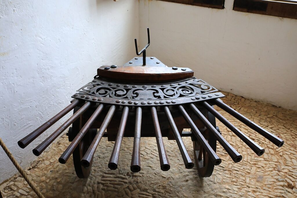 Ribaudequin (arme à 12 canons).
Crédit Benjamin Smith